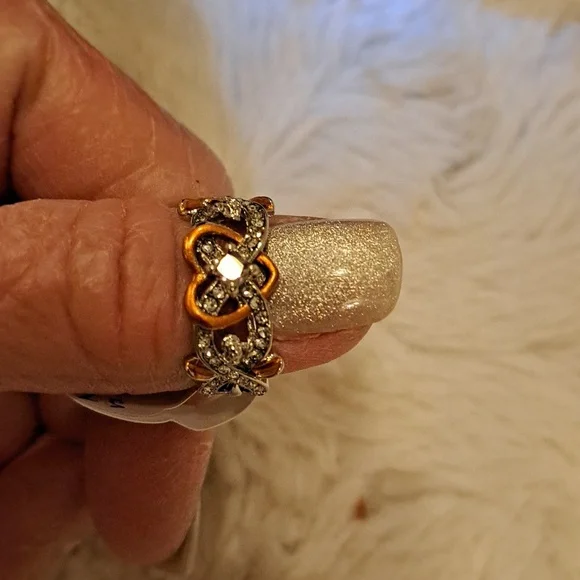 GORGOUS Ring - Picture 3 of 5